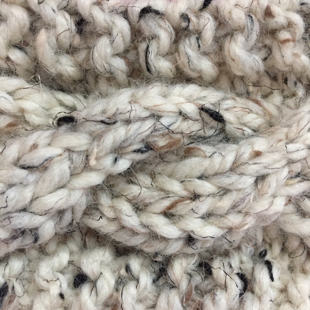 Cable Knit Headband - Picture 4 of 4